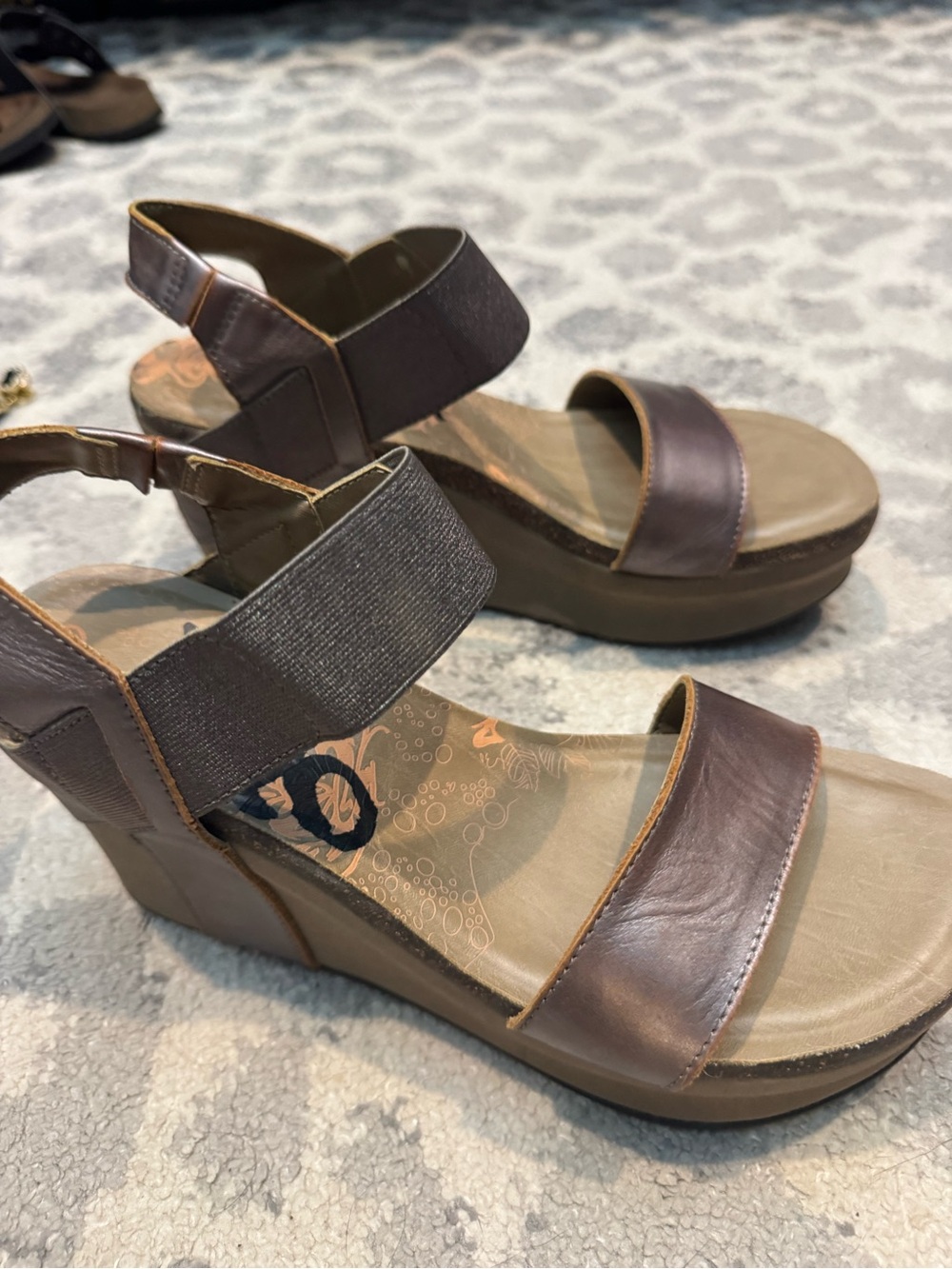 OTBT Brown Leather Elastic-Strap Wedge Sandals